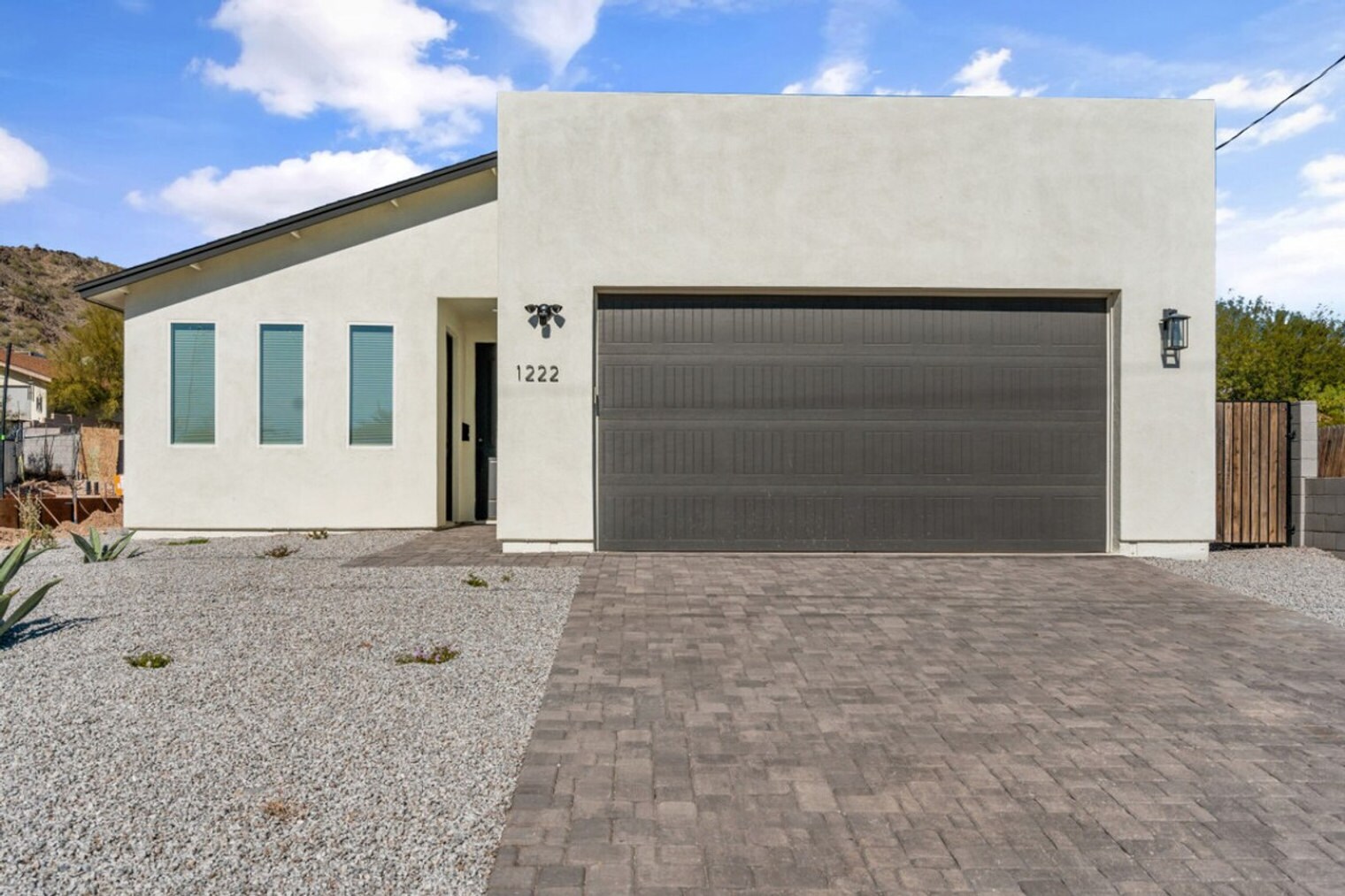 Building Photo - 1222 E Yucca St