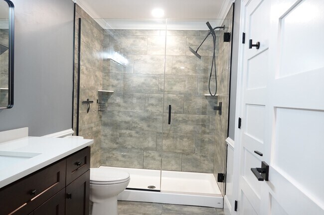 Building Photo - 4 Mill Pond LN