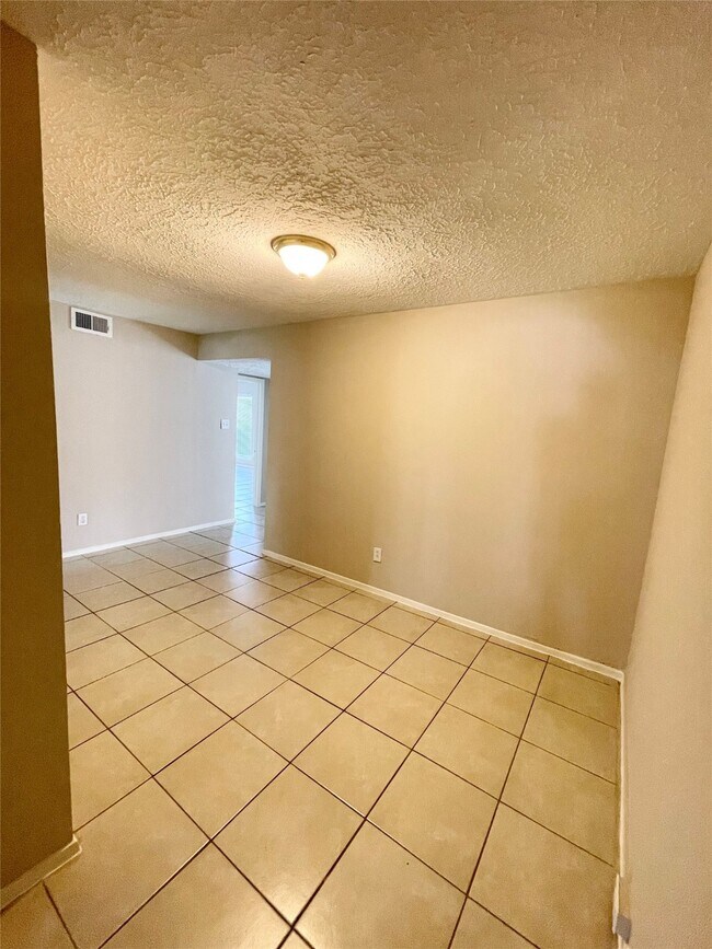 Building Photo - 19319 Lazy Valley Dr