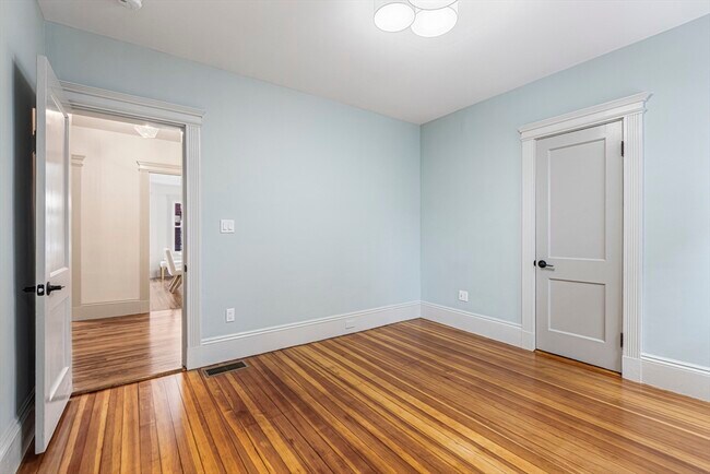 Building Photo - 41 Westmoreland St