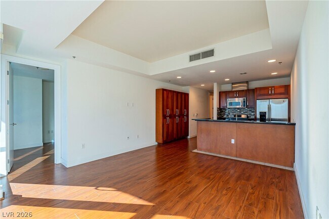 Building Photo - 4525 Dean Martin Dr
