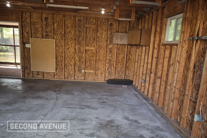 Building Photo - 1027 Allen Ave