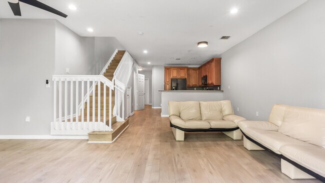 Building Photo - 2505 NW 31st Ct