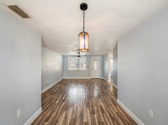 Building Photo - 5804 Elena Dr