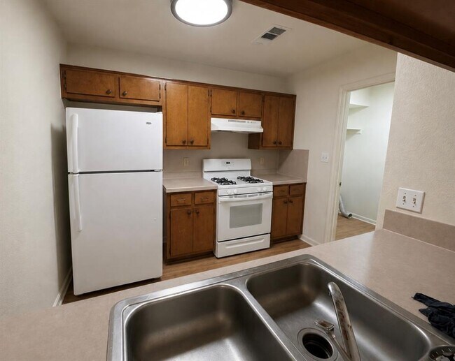 Building Photo - 2506 Howellwood Wy
