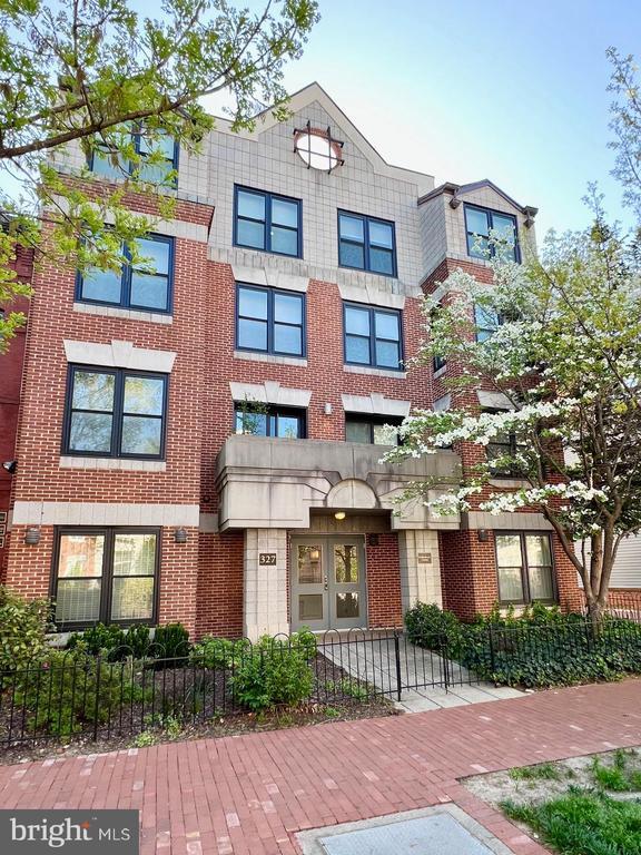 Building Photo - 327 8th St NE