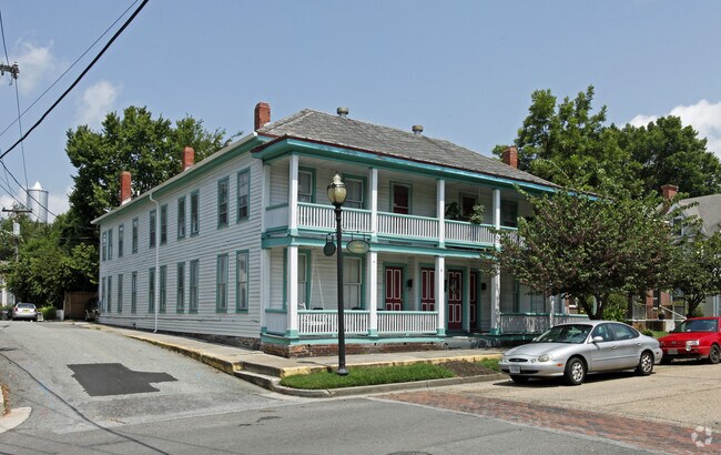 Primary Photo - 360-368 Main St