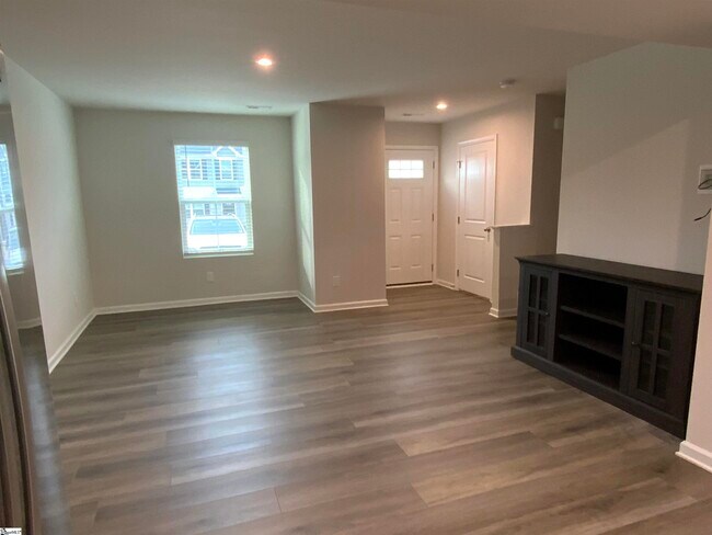 Building Photo - 4 Tidworth Dr