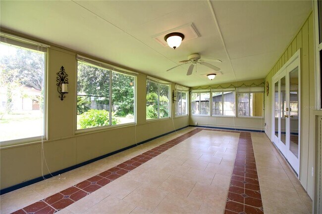 Building Photo - 1311 Glenview Ln