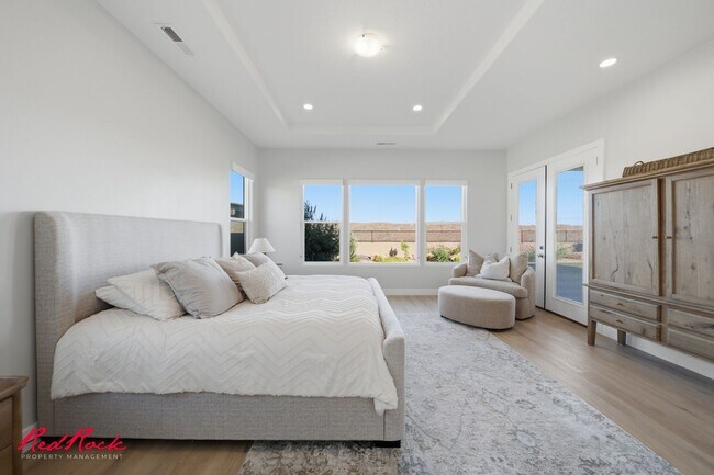 Building Photo - 4 Bedroom Home with Gorgeous Views