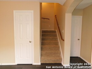 Building Photo - 10386 Oakwood Crest
