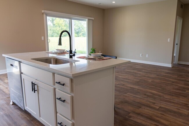 Building Photo - 8456 Oak Shade Ct