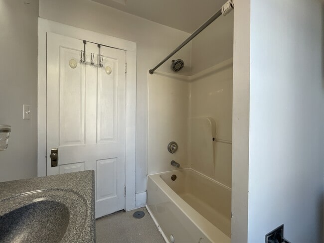 Building Photo - 1950 Bennett St