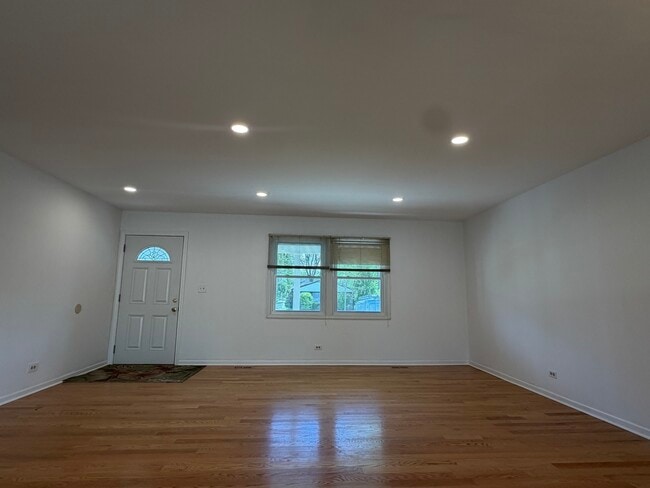 Building Photo - 1161 Parker Ln