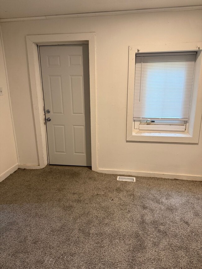 Building Photo - Quaint 1 BR/1 BA near downtown!