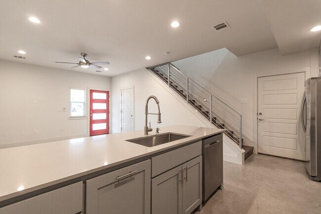 Building Photo - 7301 Providence Ave