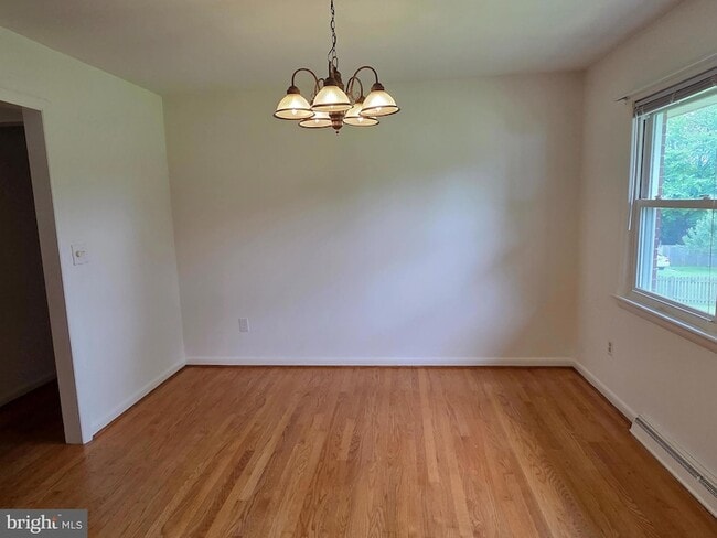 Building Photo - 25020 Oak Dr