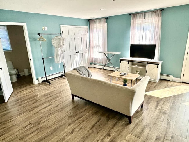 Building Photo - 14386 Calvert St