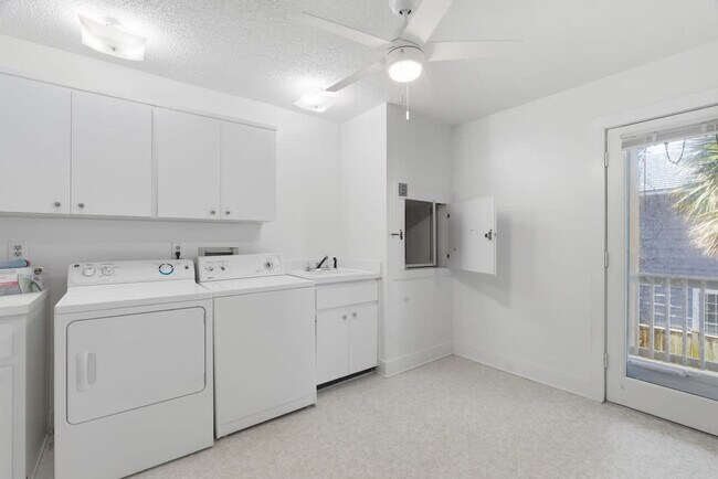 Building Photo - 2900 Ocean Dr S