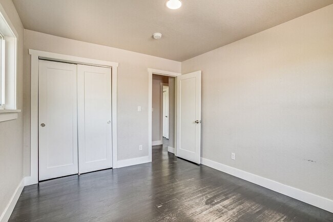 Building Photo - 482 W 80th Ave