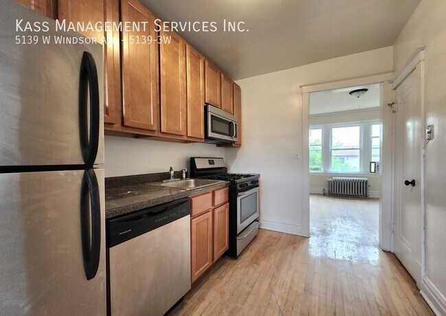Primary Photo - 5139 W Windsor Ave