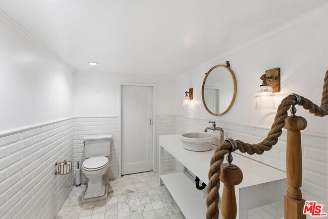 Building Photo - 9305 Hazen Dr