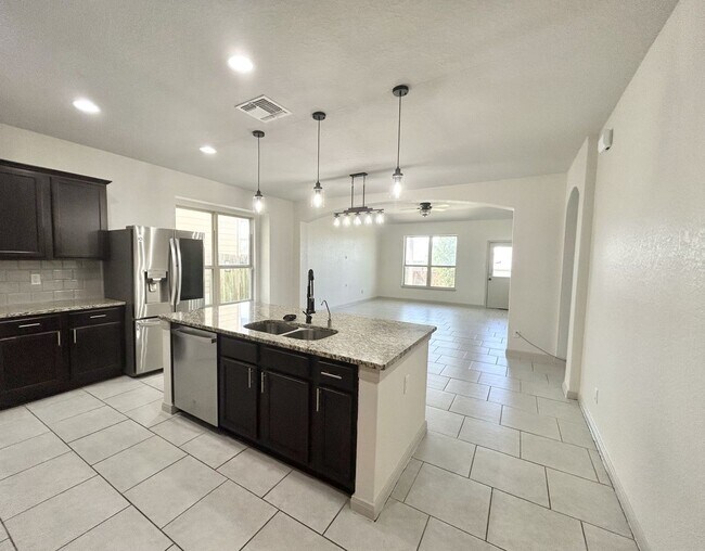 Primary Photo - Beautiful 4BED/3BATH House for Rent! Avail...