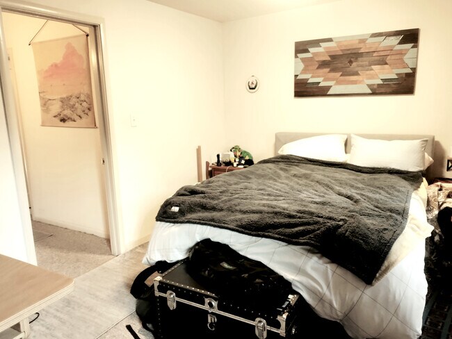 Building Photo - 1905 6th St