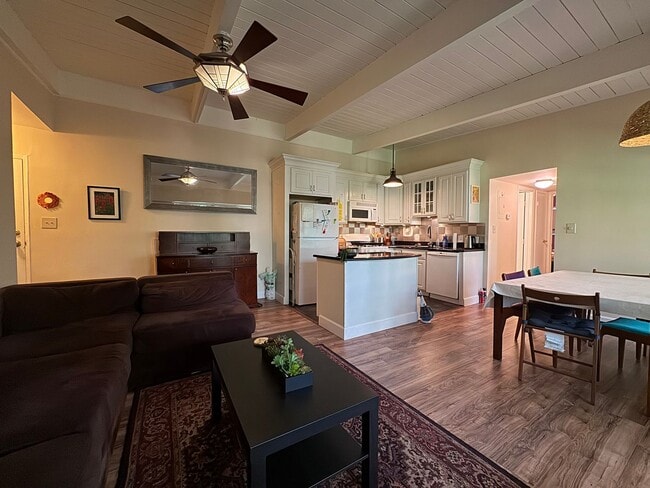 Building Photo - Relaxing Fully-Furnished 2 Bed 1 Bath Cond...