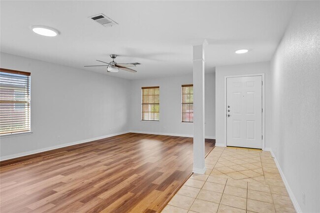 Building Photo - 117 Paige Bend
