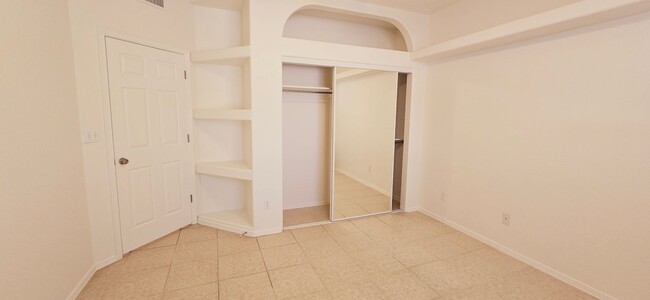 Building Photo - Stunning 4 bedroom, 2.5 bath home in West ...