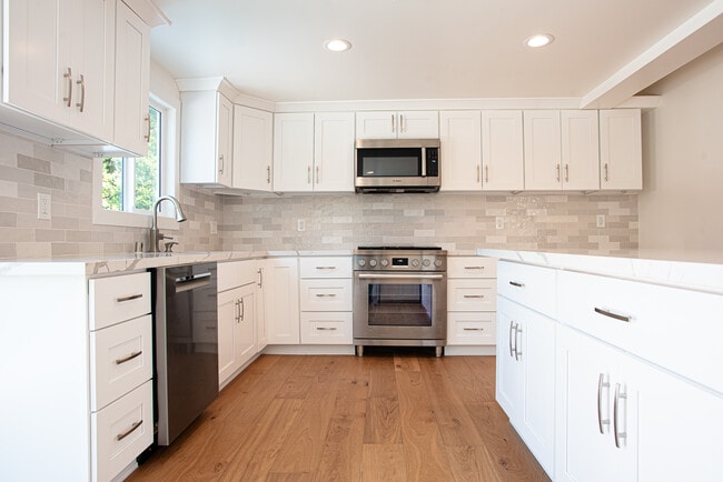 Building Photo - 157 N Vista St