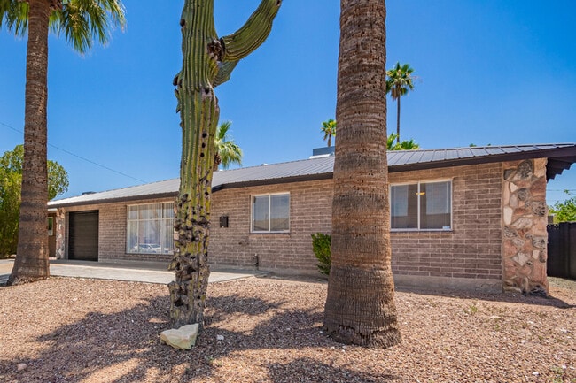 Building Photo - 7813 E Cypress St