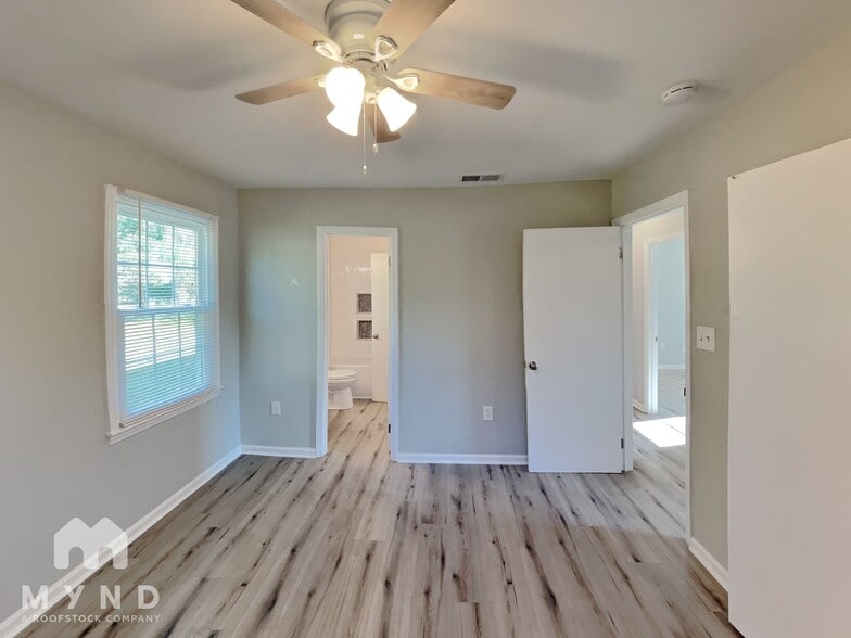 Building Photo - 3621 Firestone Dr