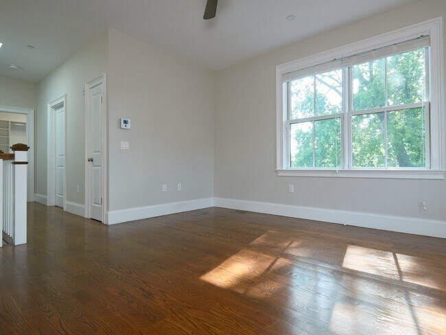 Building Photo - 181 Putnam Ave