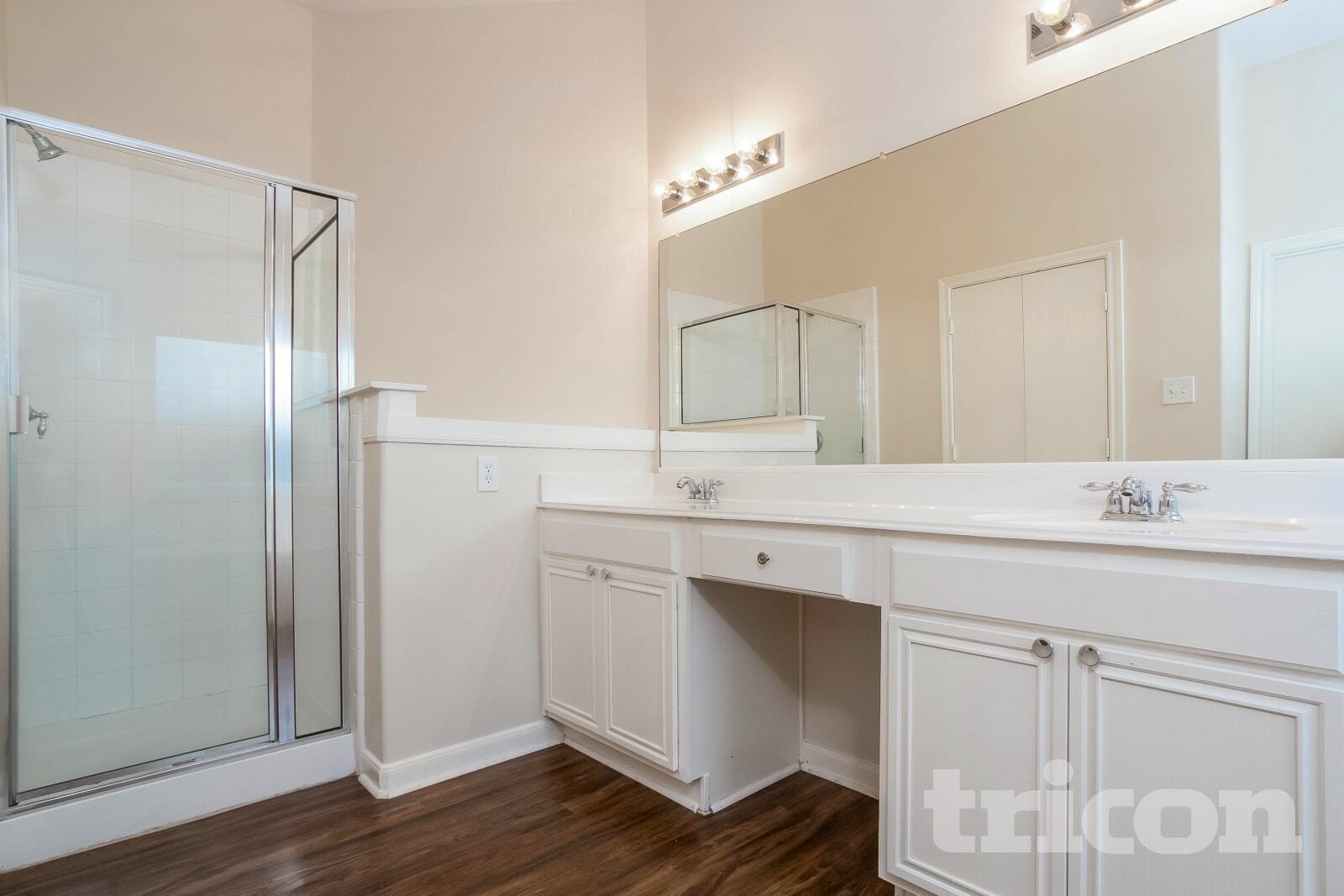 Building Photo - 810 Forest Hillside Ln