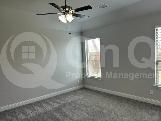Building Photo - 533 Oleander Dr