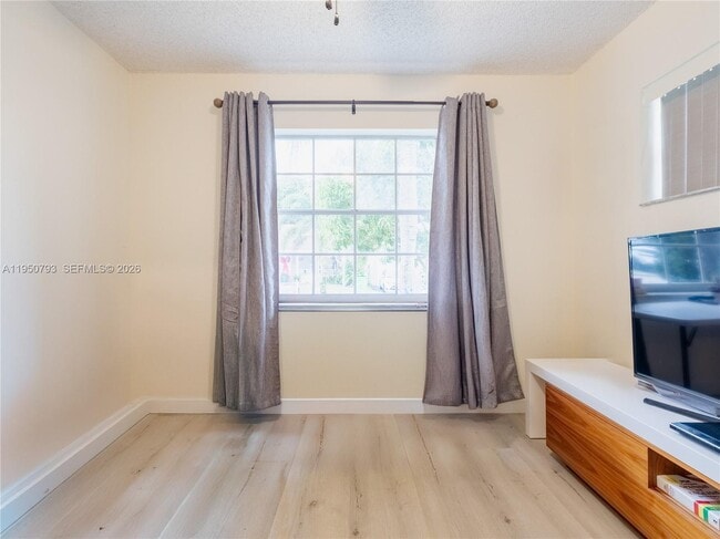 Building Photo - 206 SW 159th Way