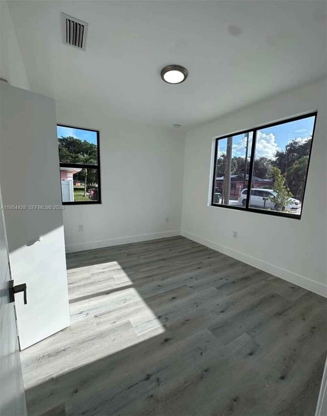 Building Photo - 16002 NW 38 Pl #0 Miami Gardens, FL 33054-6713