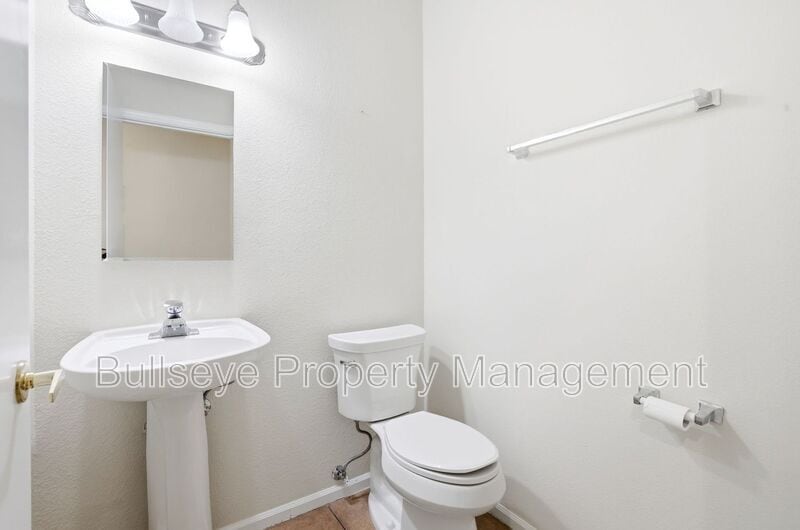 Building Photo - 15893 W Arrowhead Dr