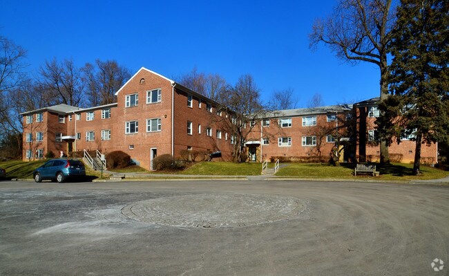 Building Photo - Cedar Hill Garden Apts