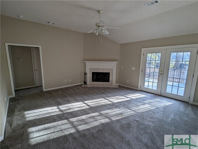 Building Photo - 550 Laurenburg Dr