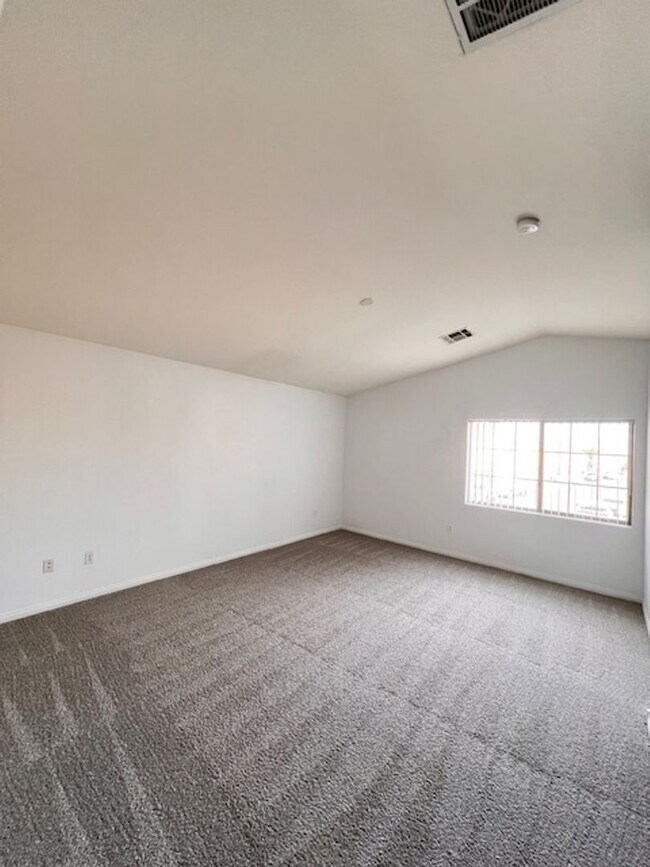 Building Photo - Gated Community - Southwest