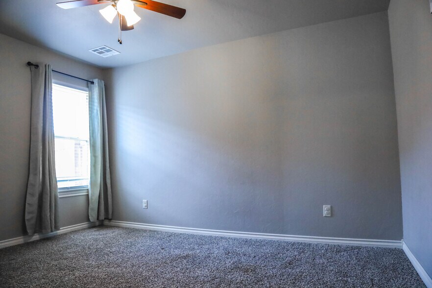 Building Photo - 324 SW 147th St