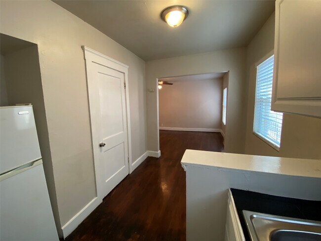 Building Photo - 1624 Holman St