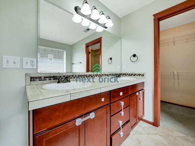 Building Photo - 4 Bed and 3 Bath Lake View Single-family Home is Available for Rent!