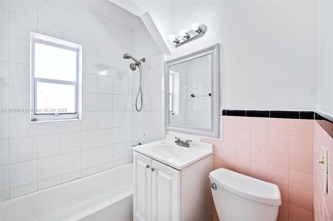 Building Photo - 3571 SW 10th St