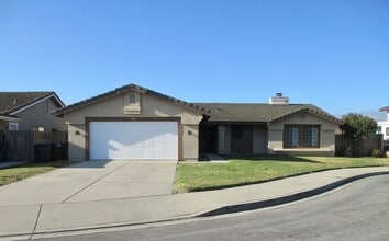 Building Photo - Single Story Three Bedroom Home
