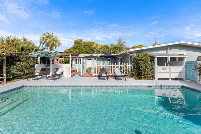 Building Photo - 217 Carol Pl