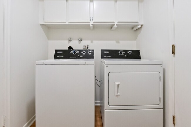 Building Photo - 3009 Nicada Dr